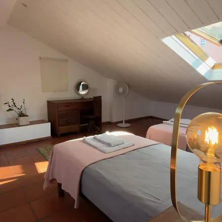 Апартаменти Cozy And Spacious In Graca, *