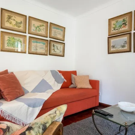 Apartment Cozy And Spacious In Graca, Lisbon