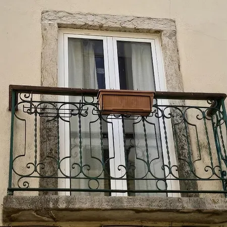 Cozy And Spacious In Graca, Апартаменти Лісабон