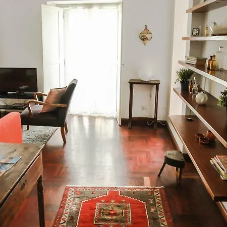 Cozy And Spacious In Graca, リスボン