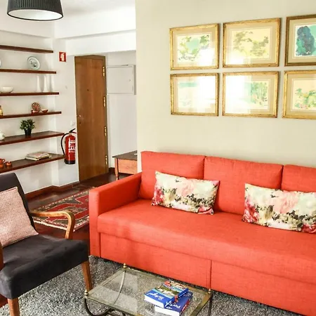 Apartment Cozy And Spacious In Graca, Lisbon