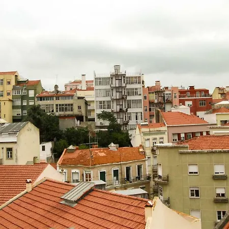 Cozy And Spacious In Graca, Lisbon
