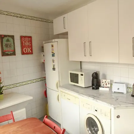 Апартаменти Cozy And Spacious In Graca, *